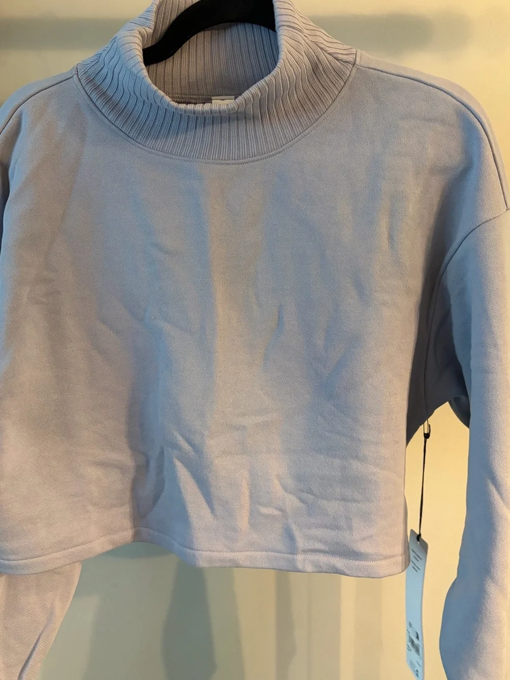 NWT ✨ Alo Yoga CROPPED SERENITY COVERUP in winter frost size medium